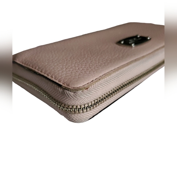 Michael Kors Pink Wristlet vallet. - Picture 4 of 11